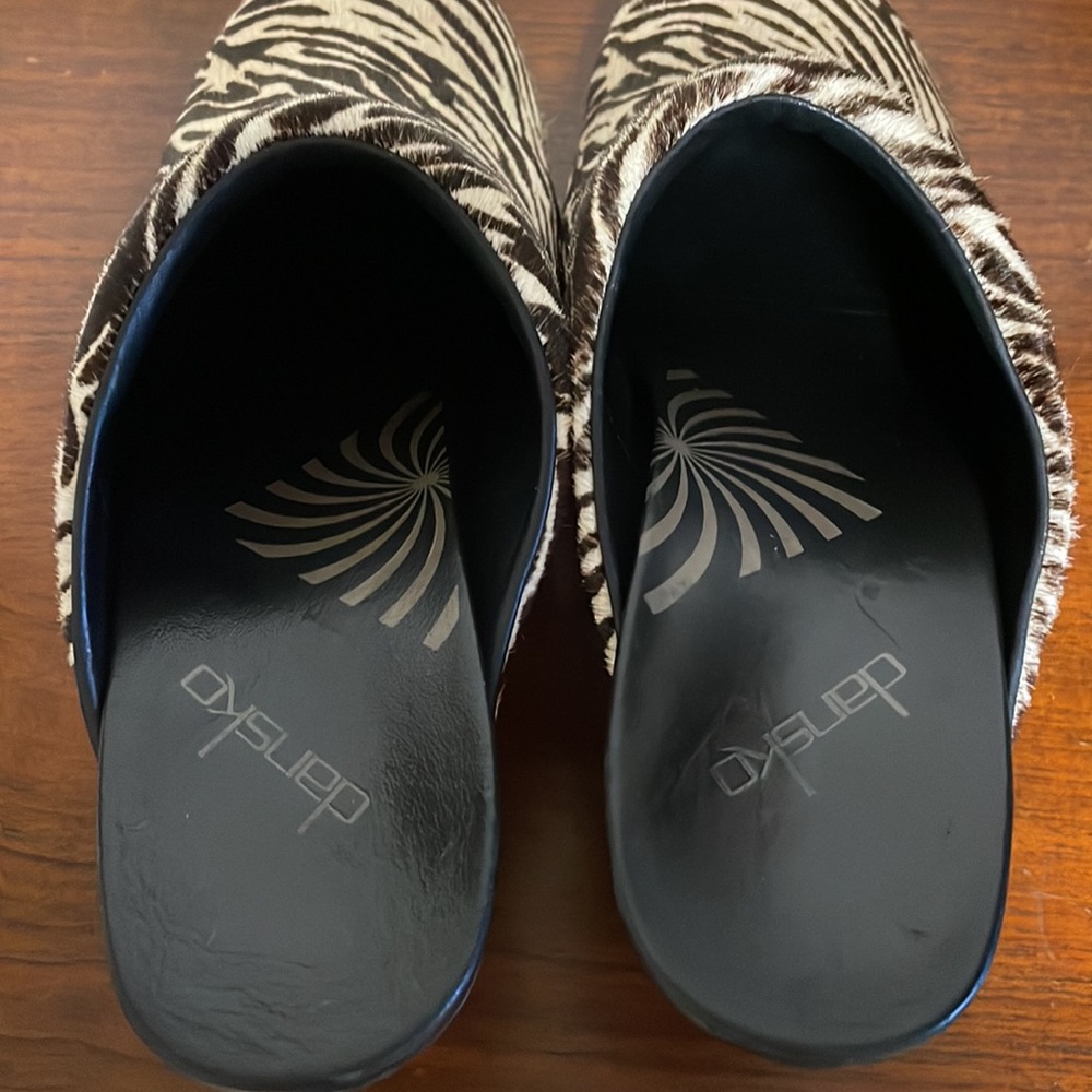 Dansko Platform Zebra Mule Clogs Size 38 -7 1/2 - image 4